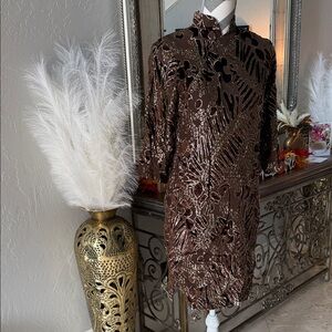 🤎 Vintage Velvet Burnout Dress – Brown & Gold Metallic Pattern | Fits S/M